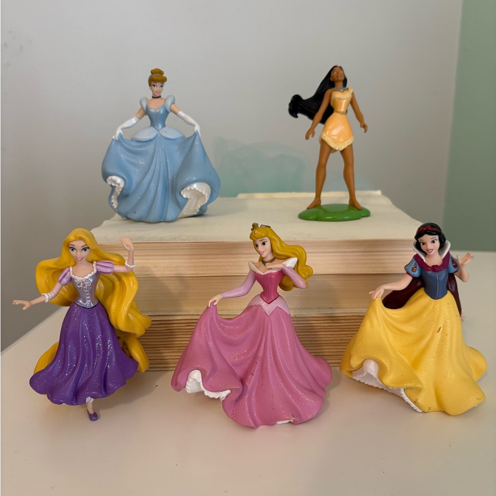 Disney Princess Figurine Set - Blue, Yellow, Pink, Purple, Green, Black